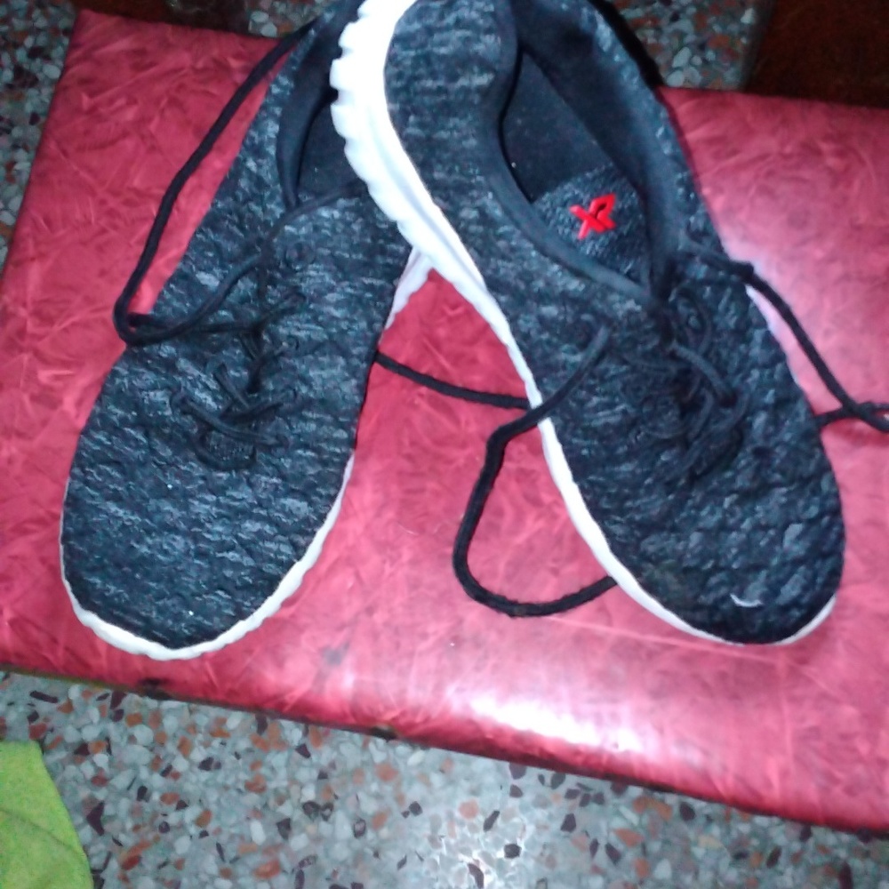 XR sneakers